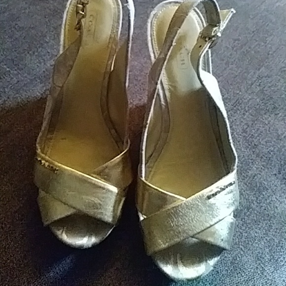 Coach gold wedges super cute - Picture 3 of 6